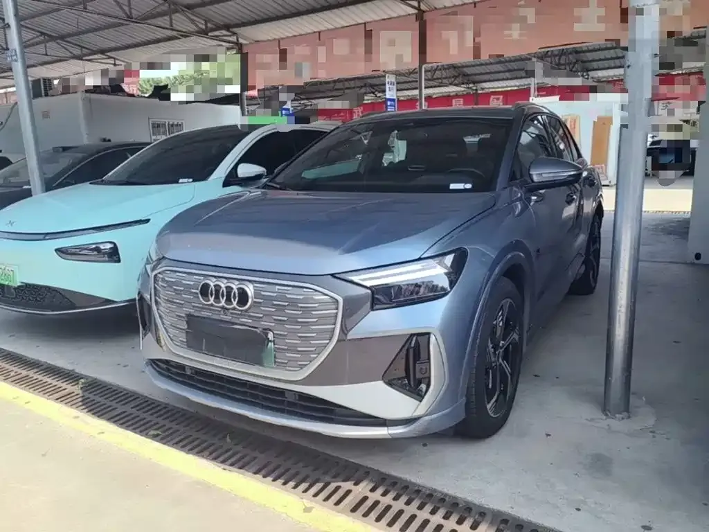 Audi Q4 e-tron — фото 1