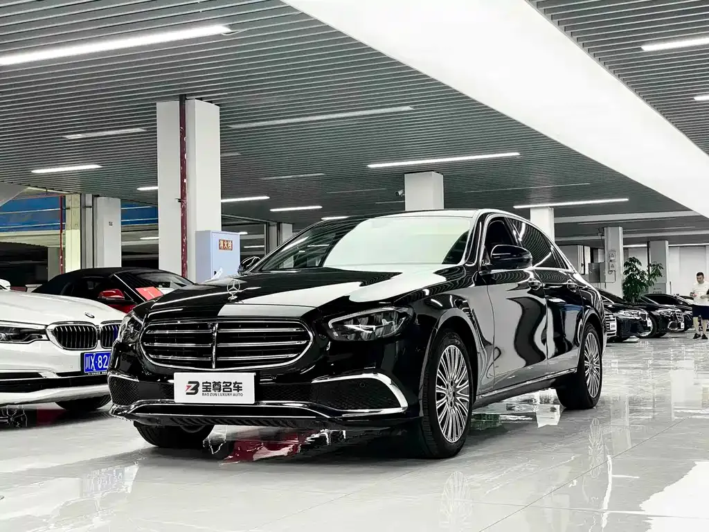 Mercedes-Benz E-Class — фото 1