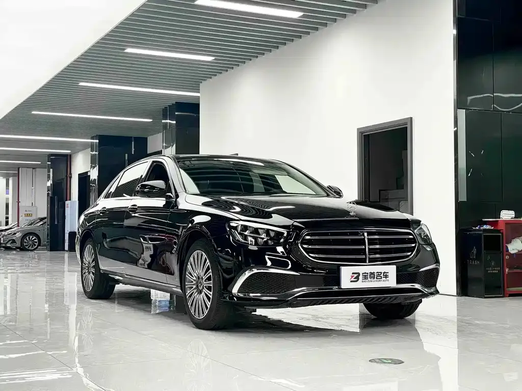 Mercedes-Benz E-Class — фото 5