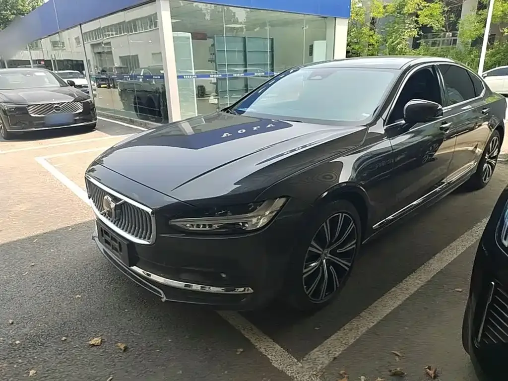 Volvo S90 — фото 1