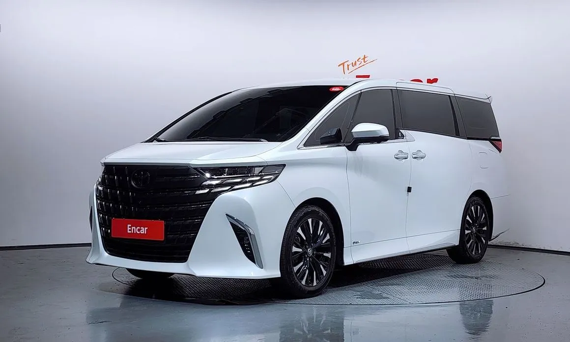 Toyota Alphard — фото 1