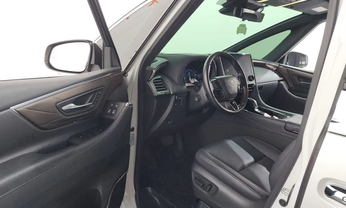 Toyota Alphard — фото 9