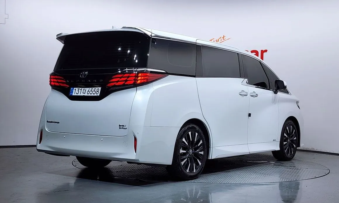 Toyota Alphard — фото 6