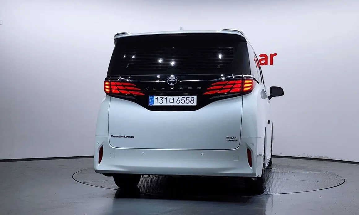 Toyota Alphard — фото 8