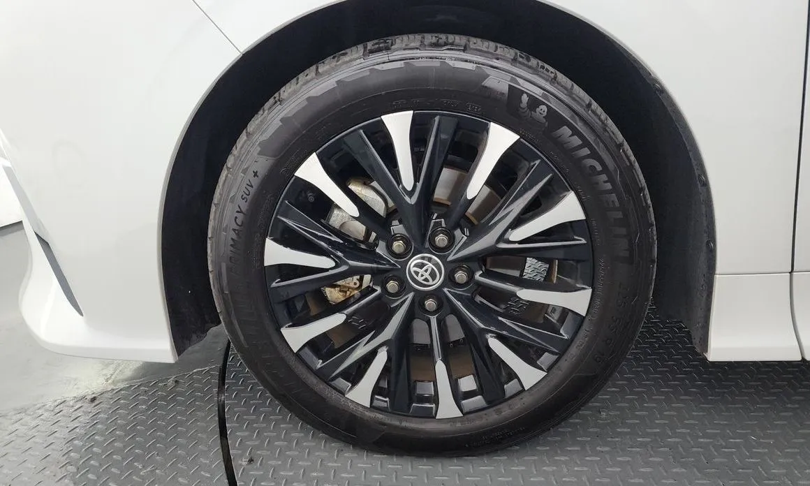 Toyota Alphard — фото 10