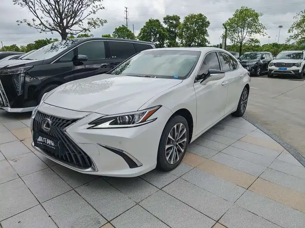 Lexus ES — фото 1