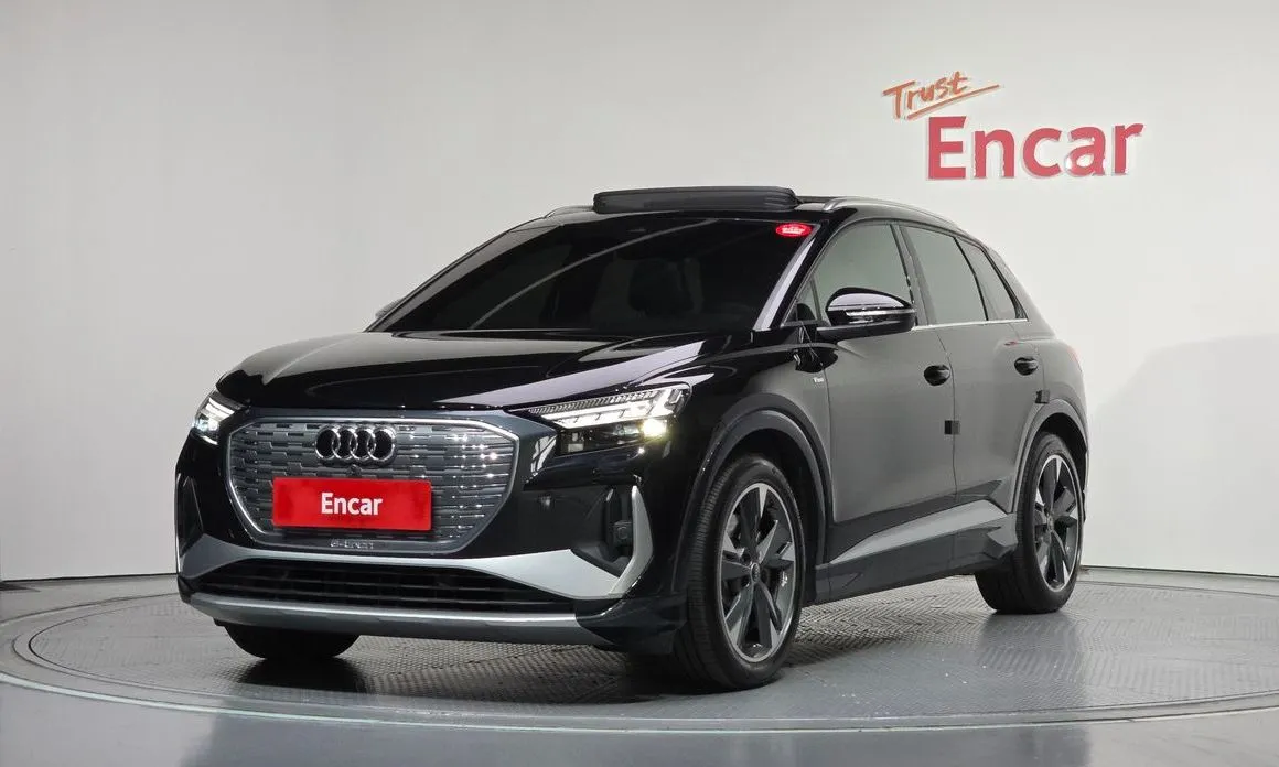 Audi Q4 e-tron — фото 1