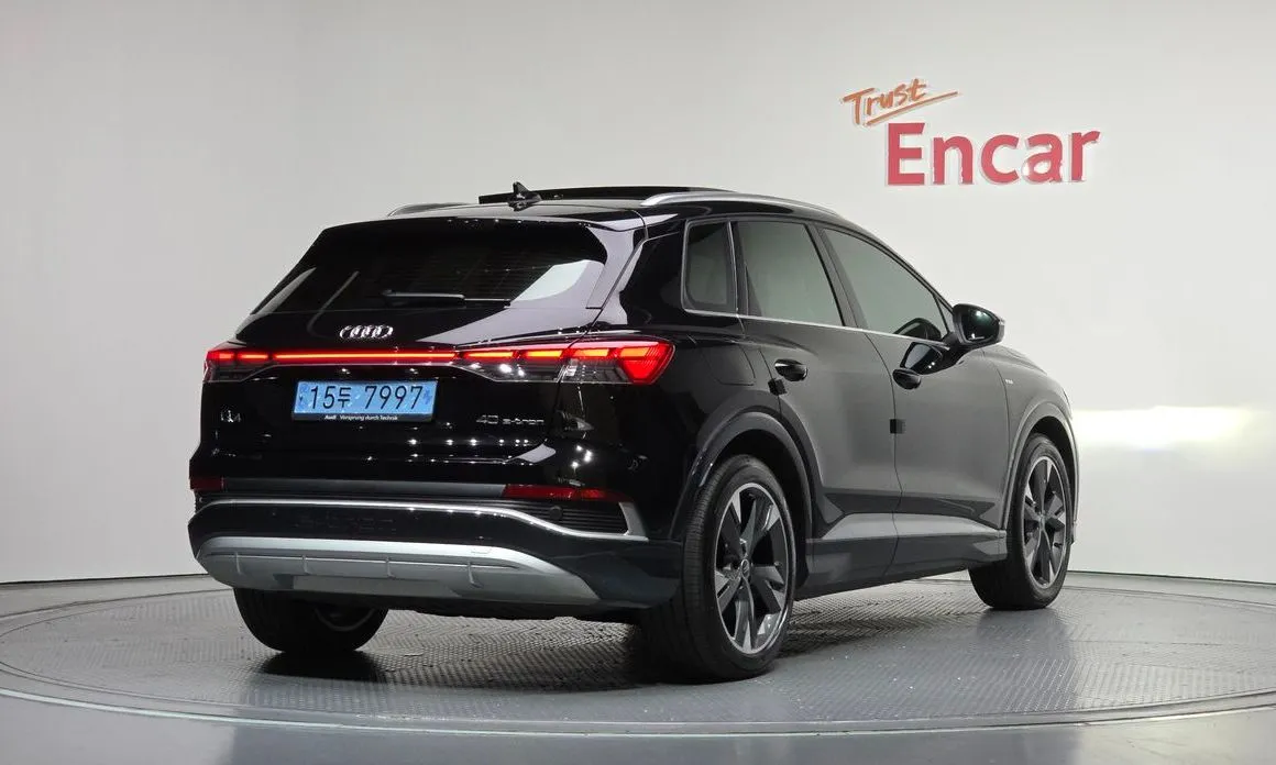 Audi Q4 e-tron — фото 2