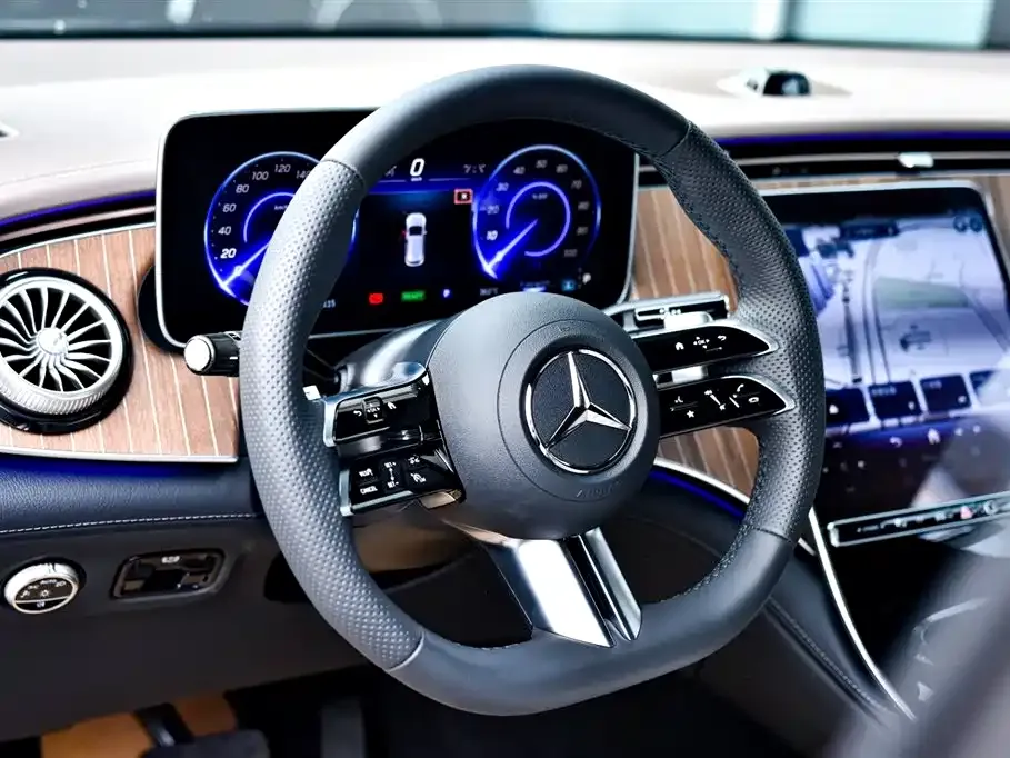 Mercedes-Benz EQE SUV — фото 6