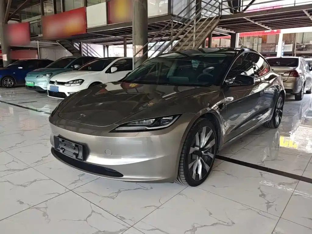 Tesla Model 3 — фото 1