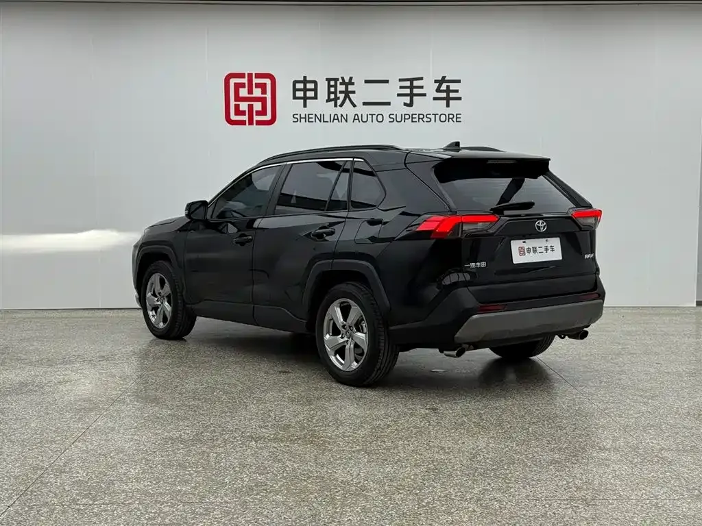 Toyota RAV4 — фото 6
