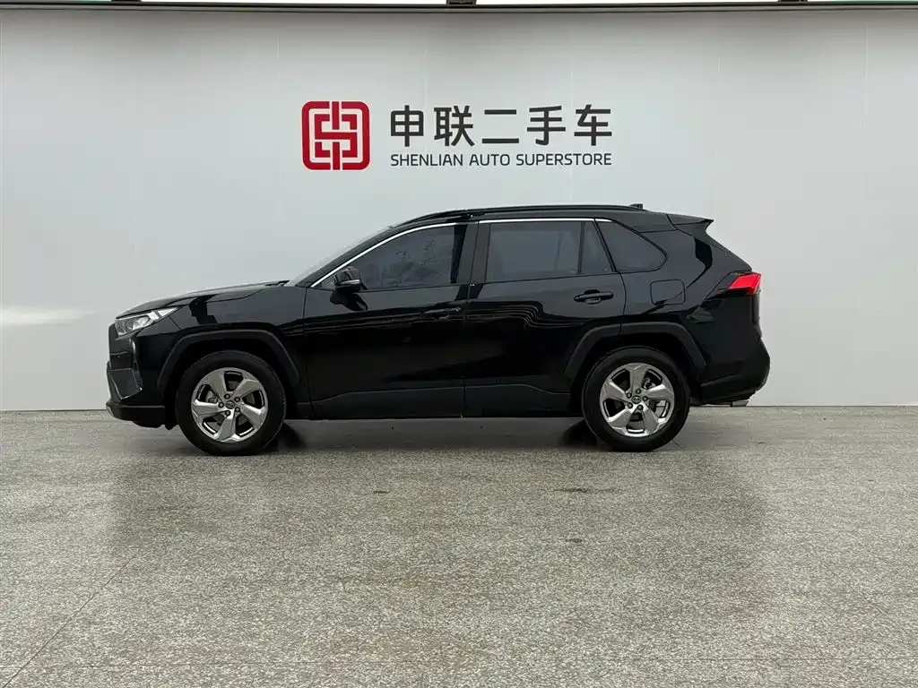 Toyota RAV4 — фото 4