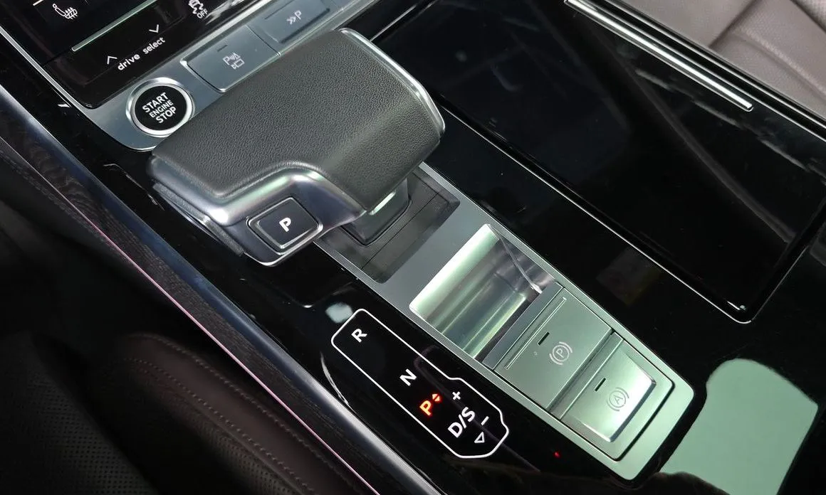 Audi A8 — фото 4