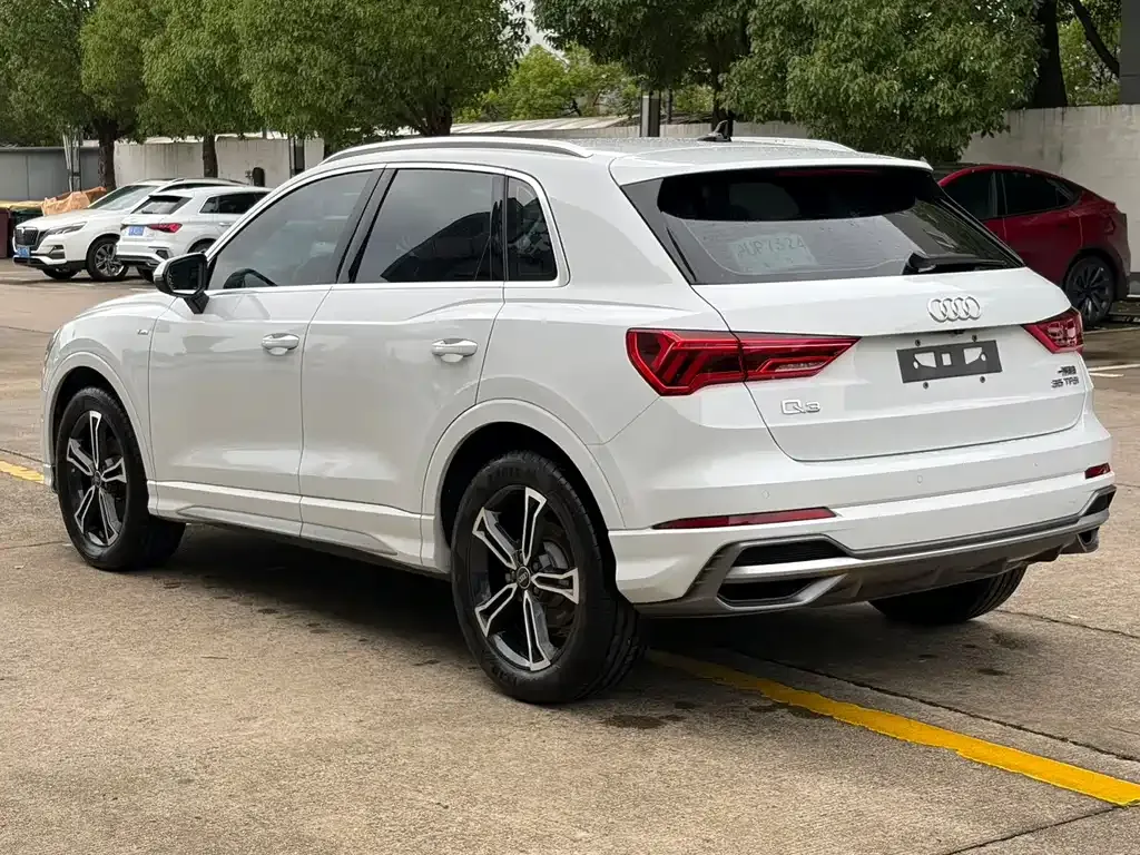 Audi Q3 — фото 10