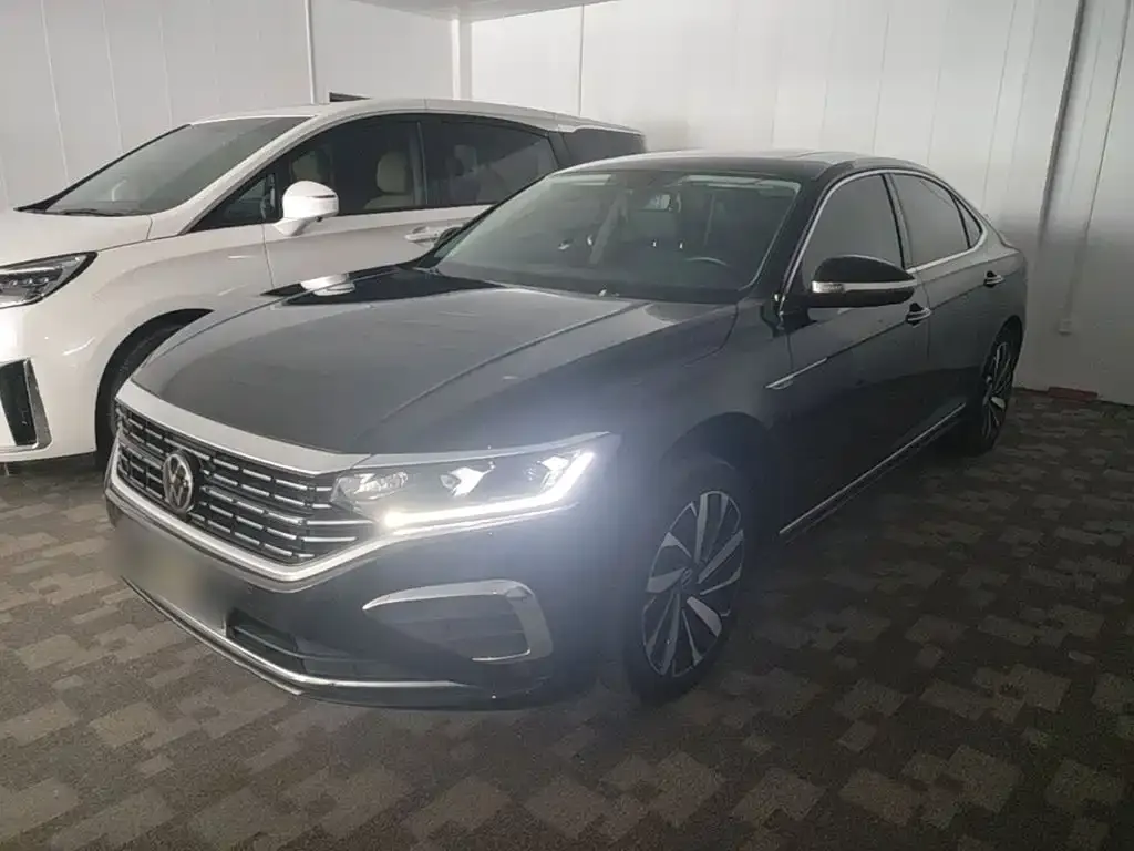 Volkswagen Passat — фото 1