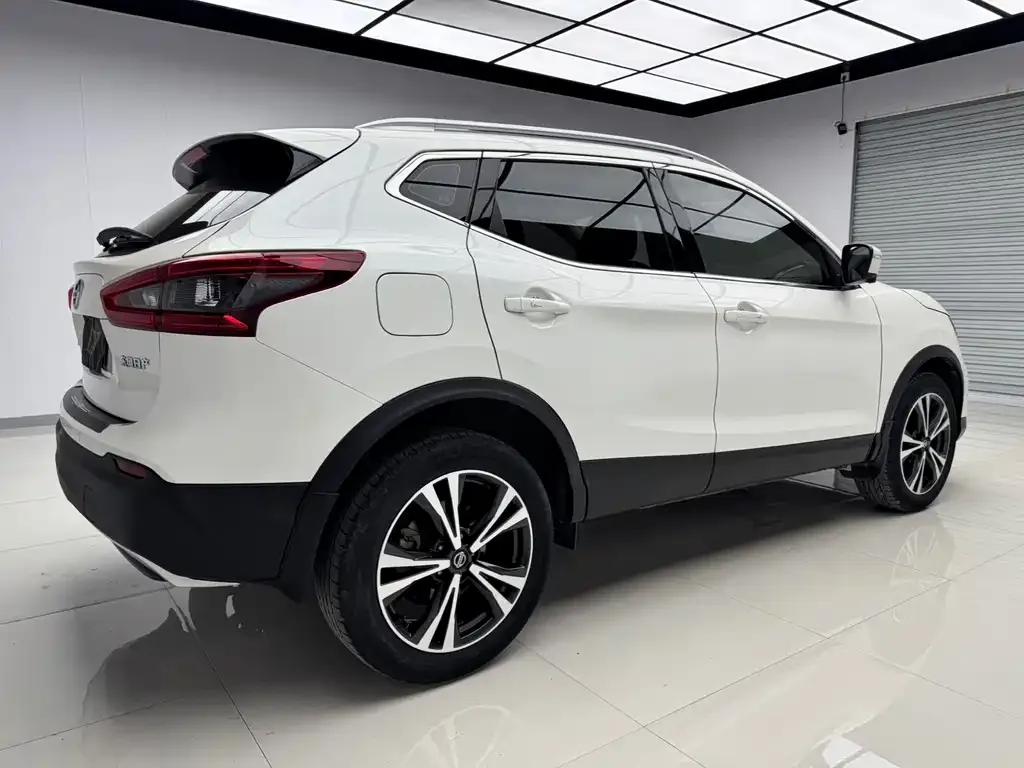 Nissan Qashqai — фото 8