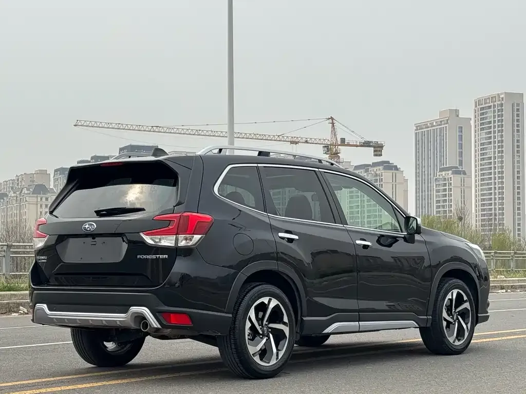 Subaru Forester — фото 5