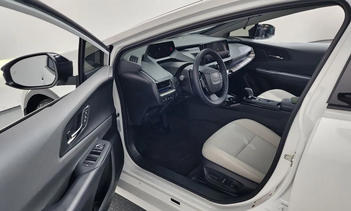 Toyota Prius — фото 7