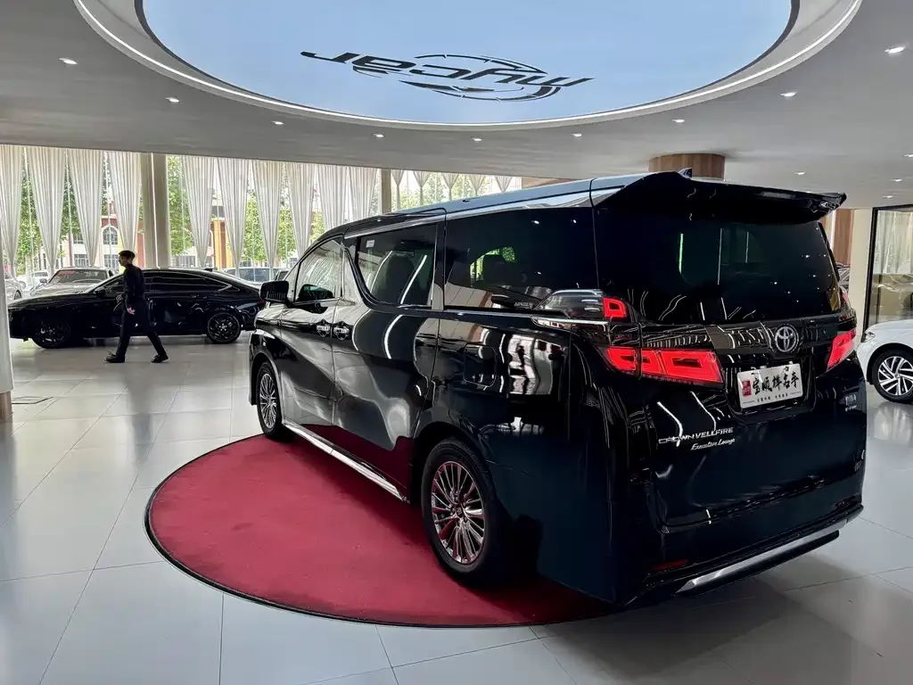 Toyota Vellfire — фото 6
