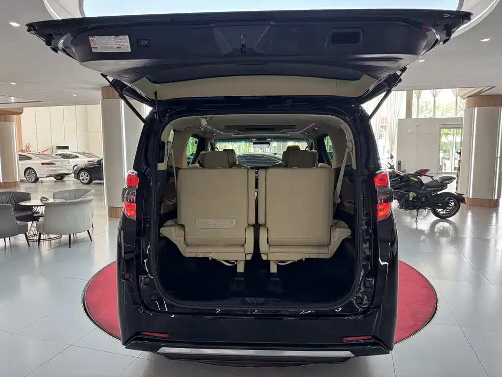 Toyota Vellfire — фото 7
