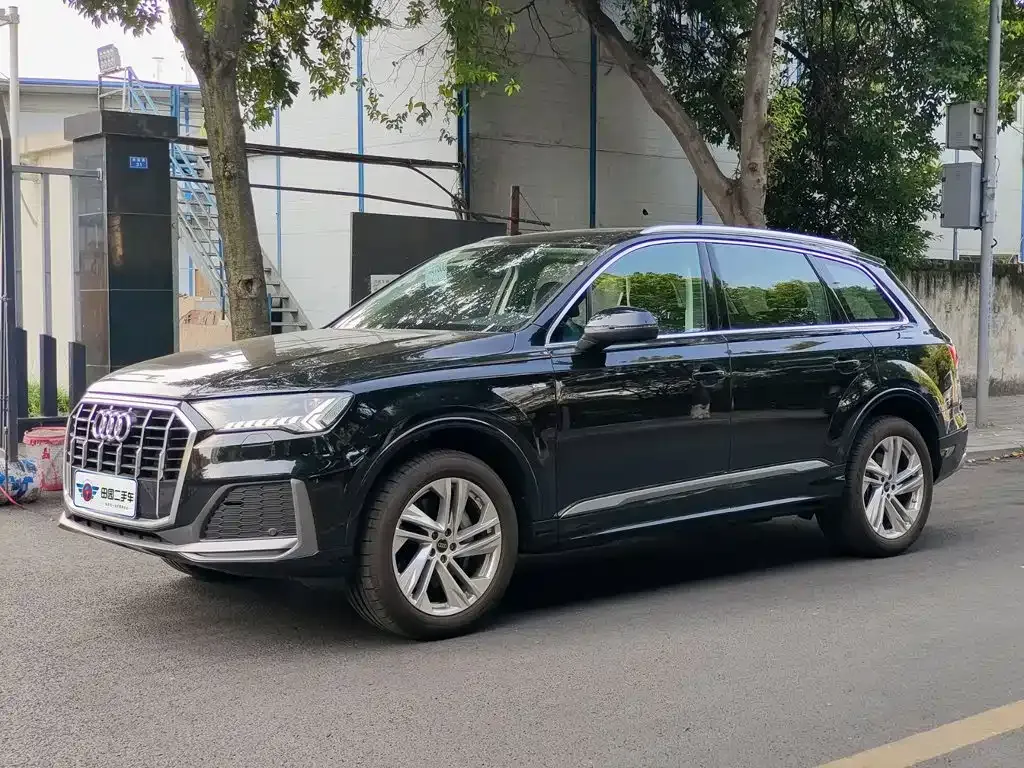 Audi Q7 — фото 1
