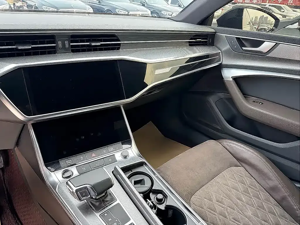Audi A7L — фото 6