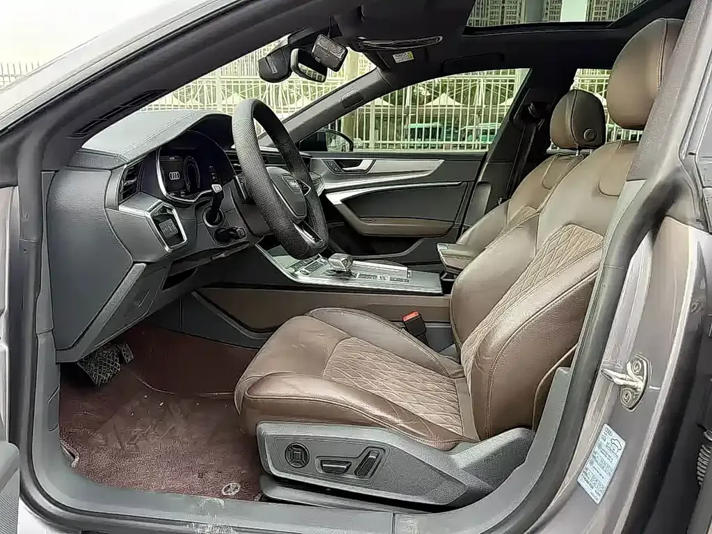 Audi A7L — фото 10