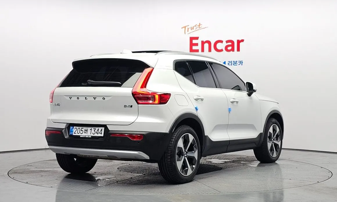 Volvo XC40 — фото 4