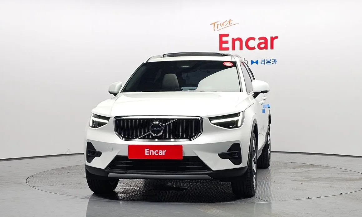 Volvo XC40 — фото 9
