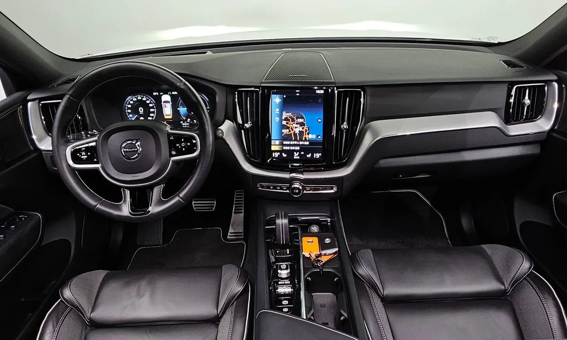 Volvo XC60 — фото 10