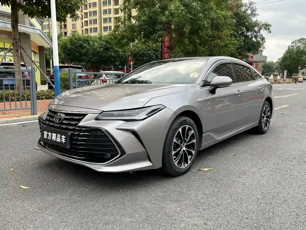 Toyota Avalon — фото 1
