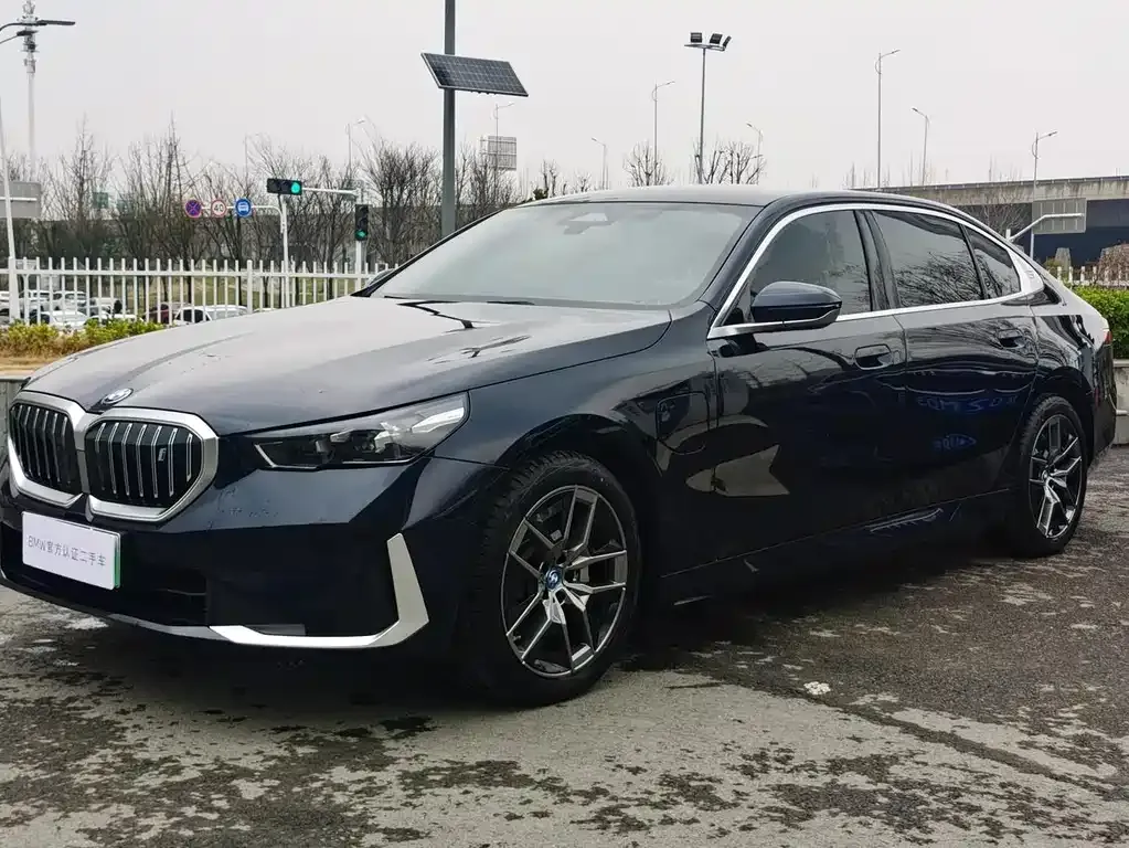 BMW i5 — фото 1
