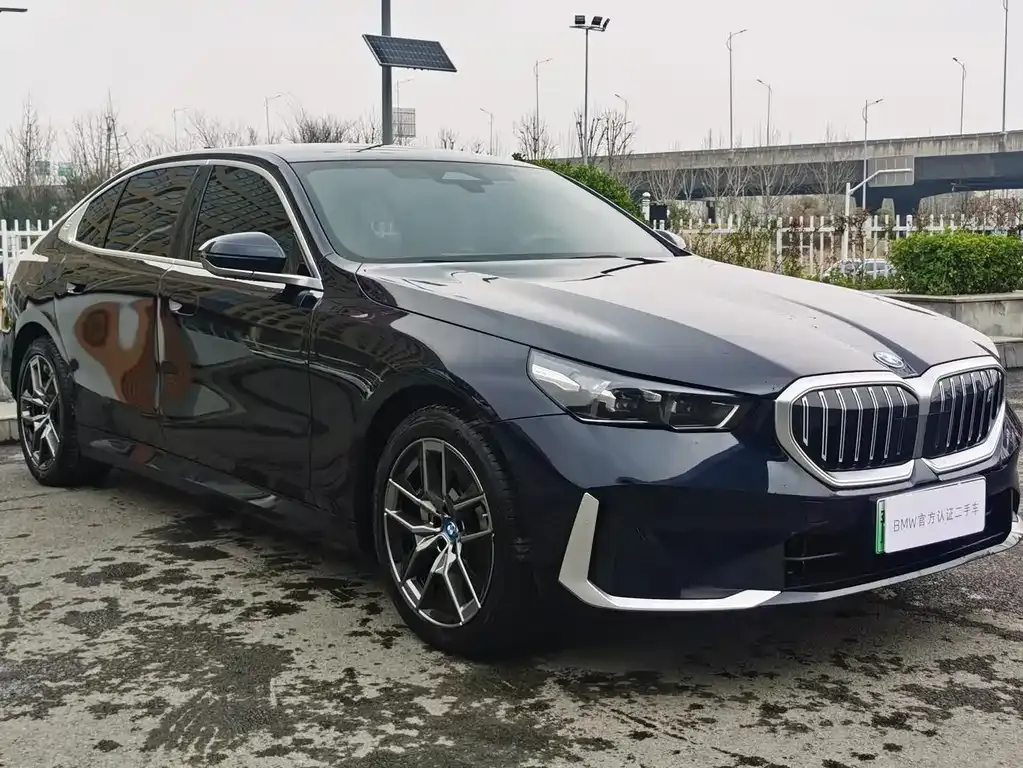 BMW i5 — фото 5