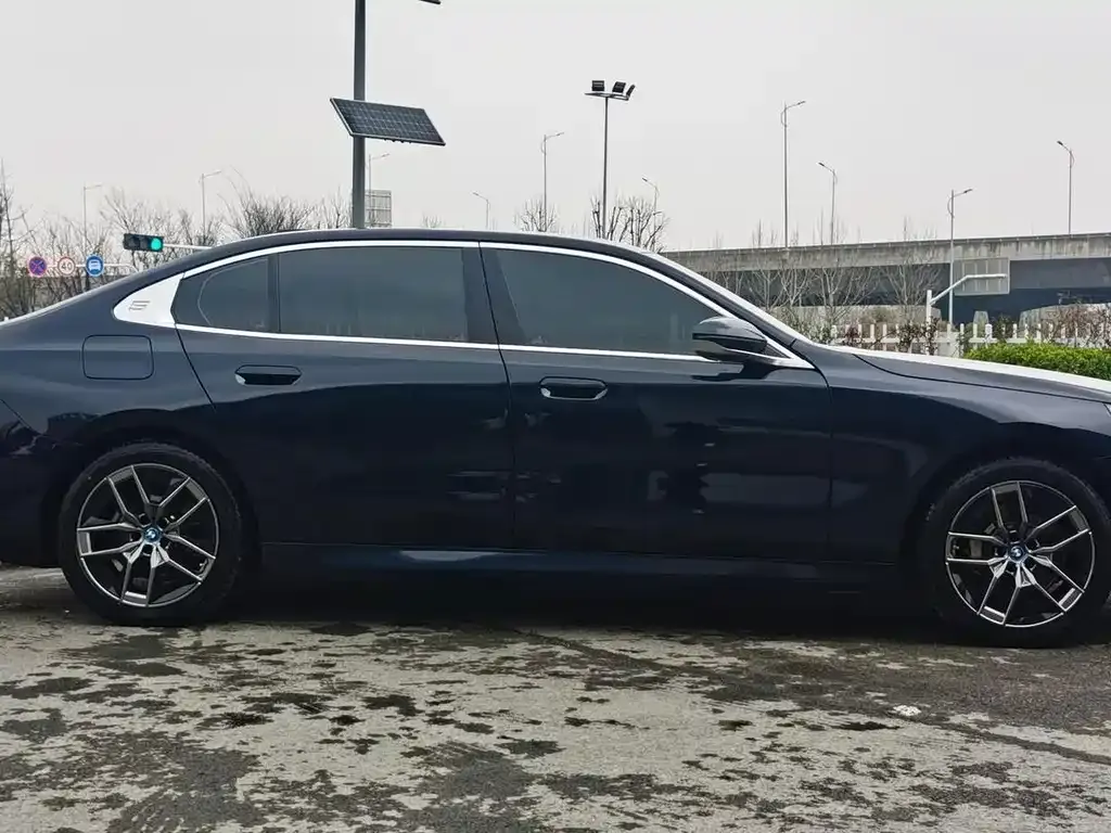 BMW i5 — фото 4