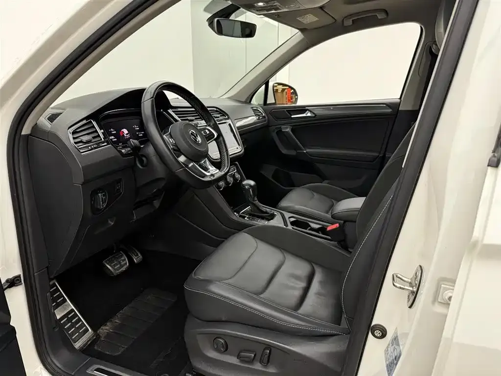Volkswagen Tiguan L — фото 4