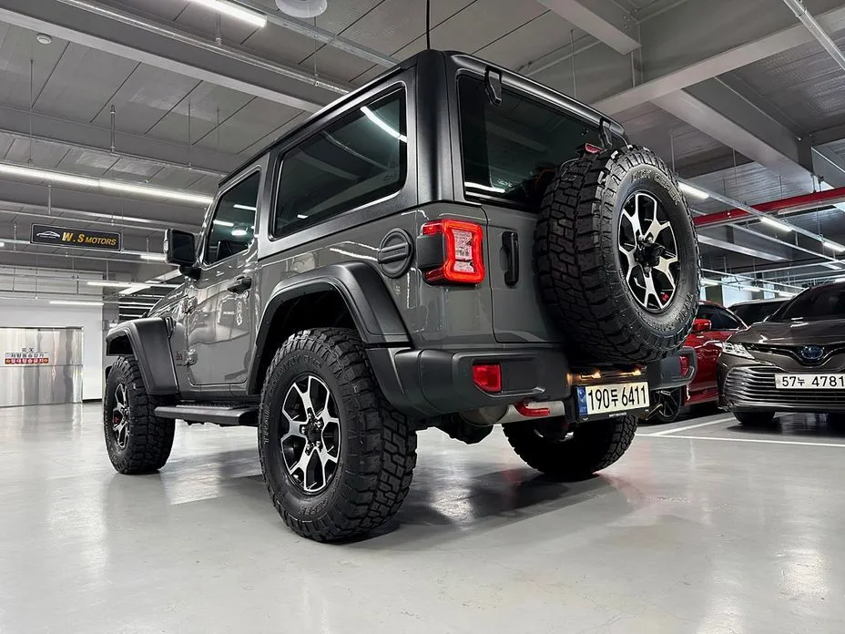 Jeep Wrangler — фото 7