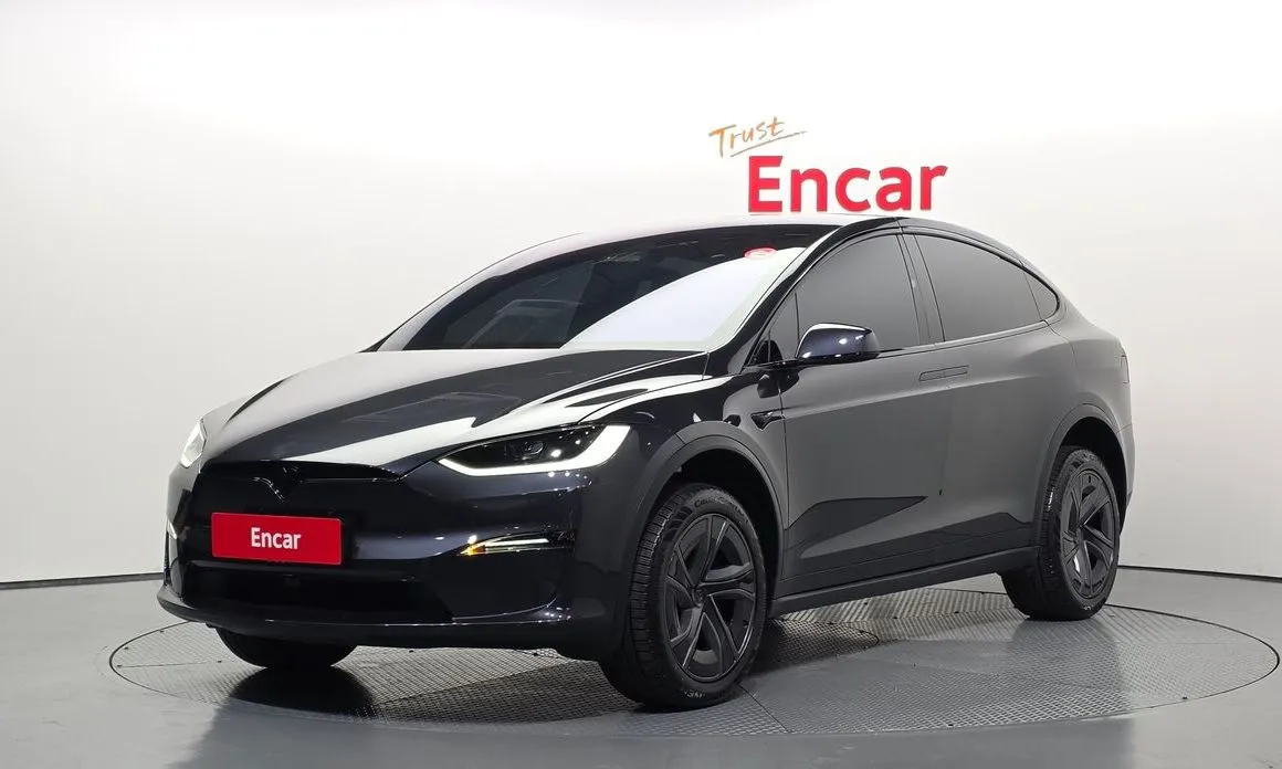 Tesla Model X — фото 1