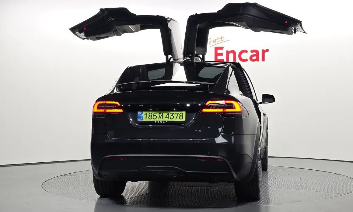 Tesla Model X — фото 5