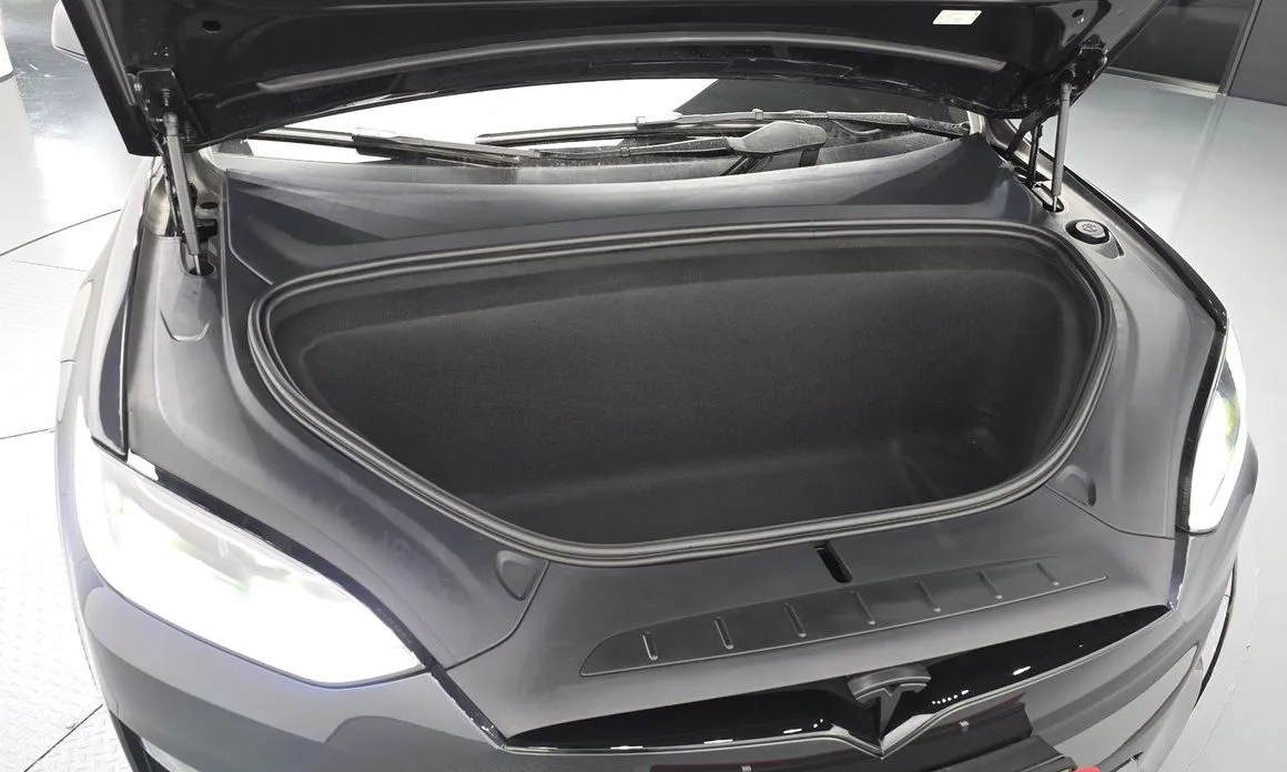 Tesla Model X — фото 7