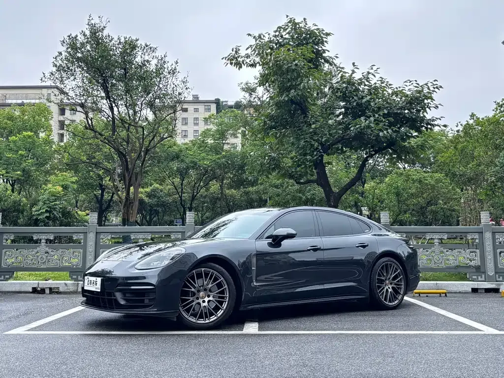 Porsche Panamera — фото 1