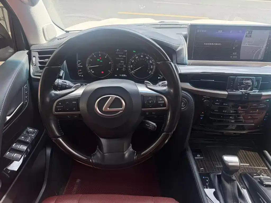 Lexus LX — фото 2