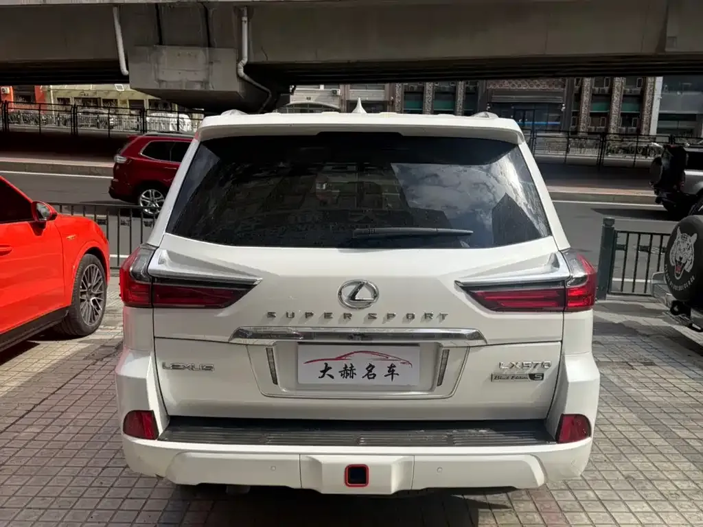 Lexus LX — фото 5