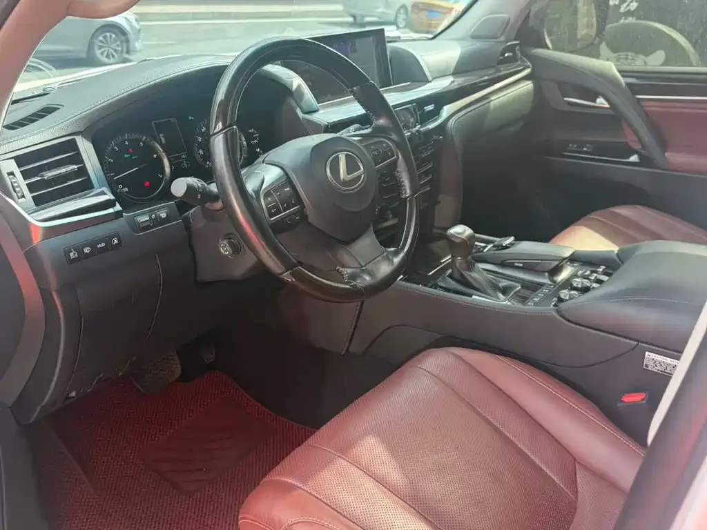 Lexus LX — фото 10