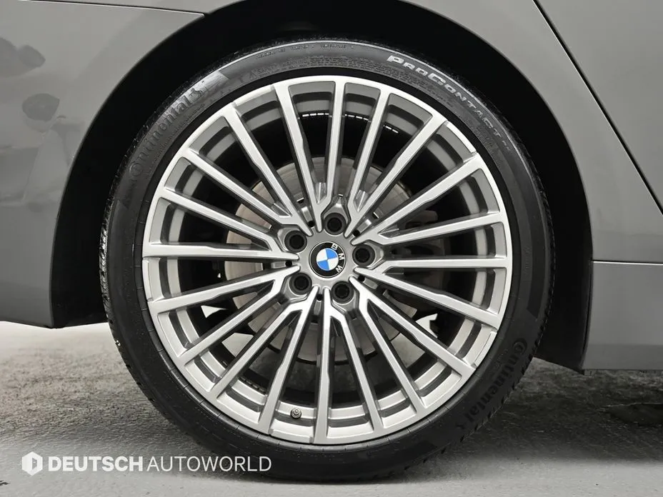 BMW 7-Series — фото 10