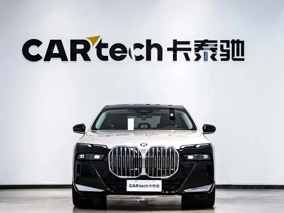 BMW 7 Series — фото 1