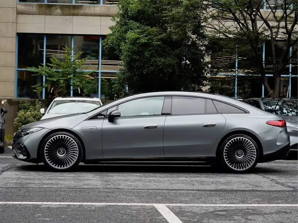 Mercedes-Benz EQS AMG — фото 9
