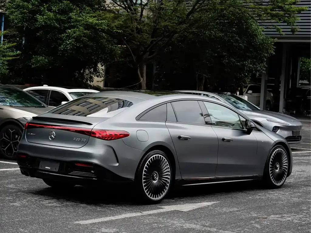 Mercedes-Benz EQS AMG — фото 6
