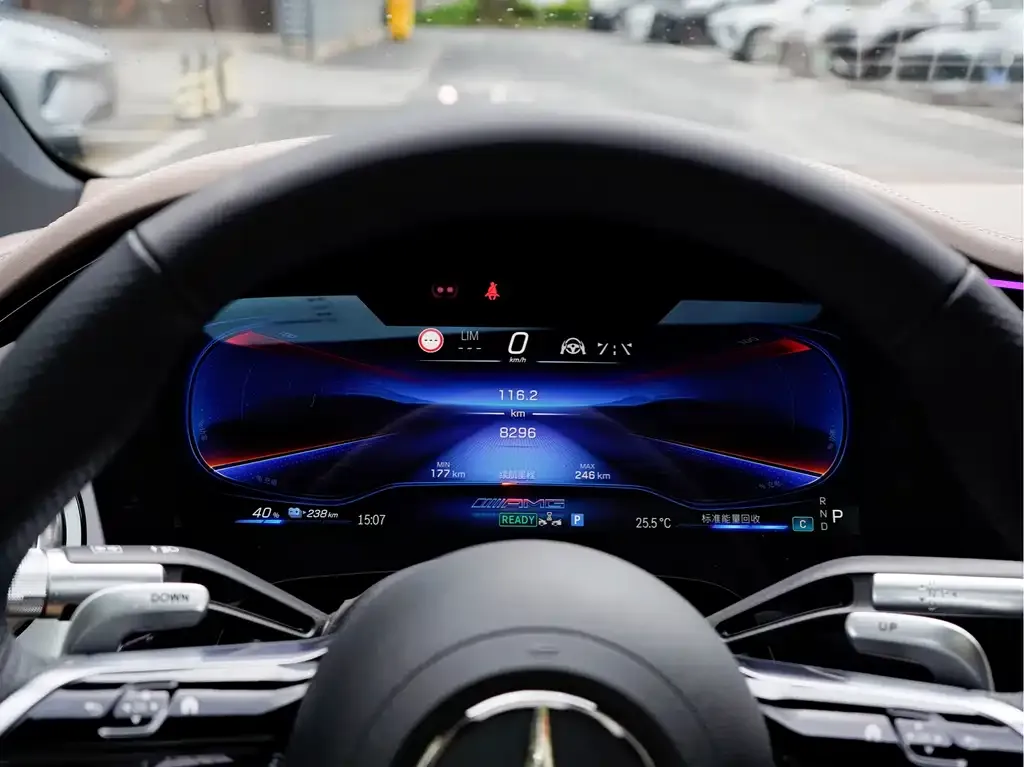 Mercedes-Benz EQS AMG — фото 2