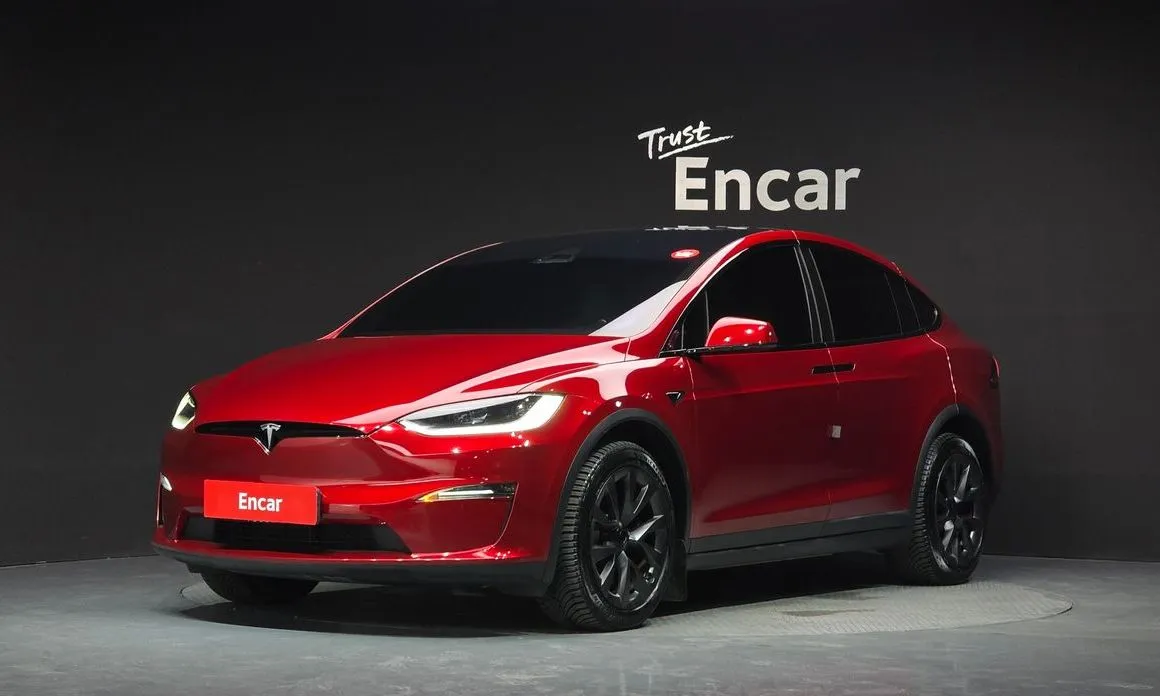 Tesla Model X — фото 1