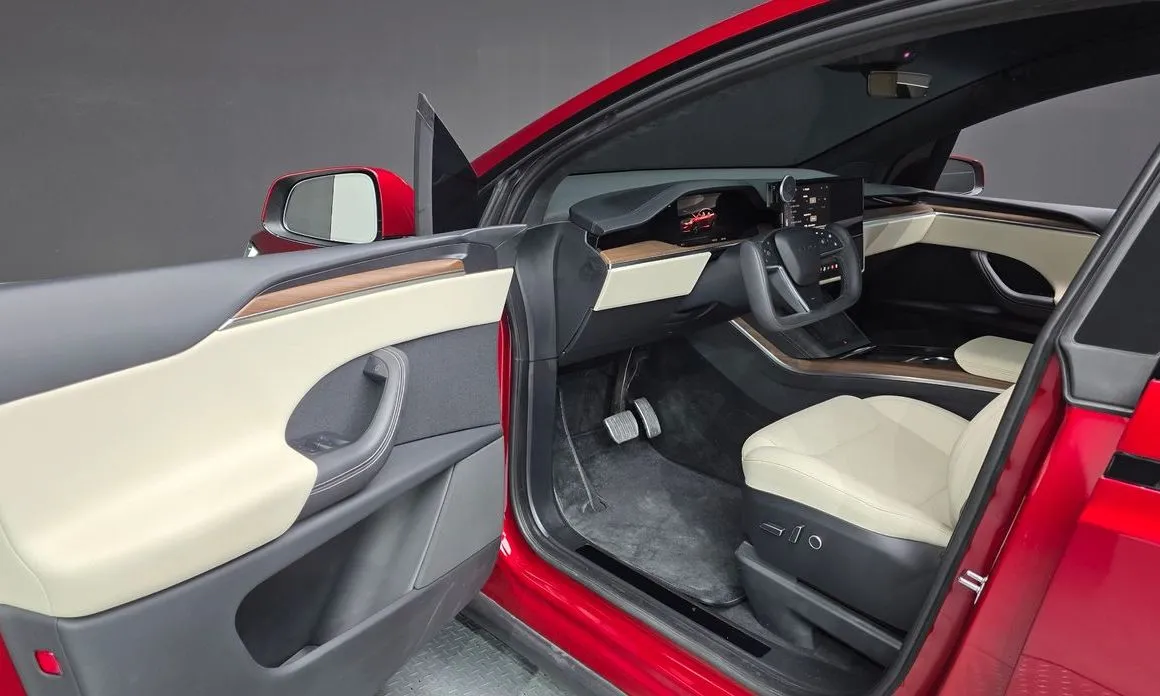 Tesla Model X — фото 10